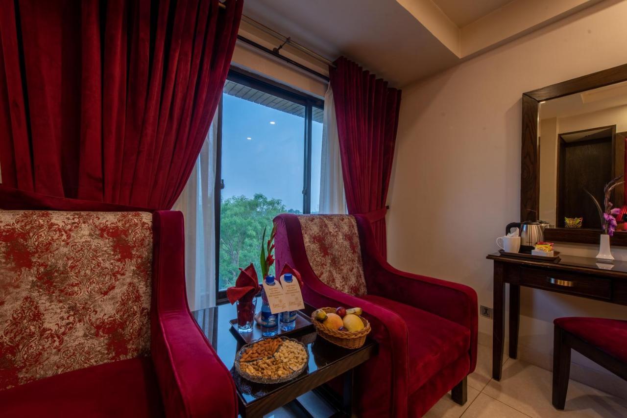 Envoy Continental Hotel Iszlámábád Kültér fotó