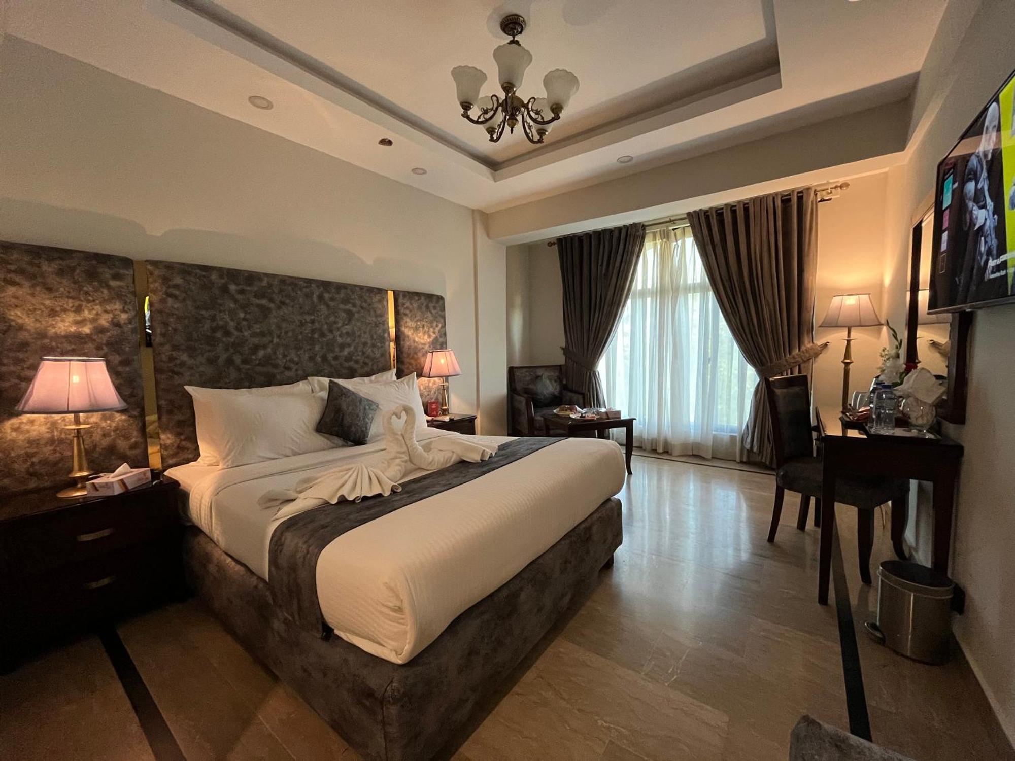 Envoy Continental Hotel Iszlámábád Kültér fotó