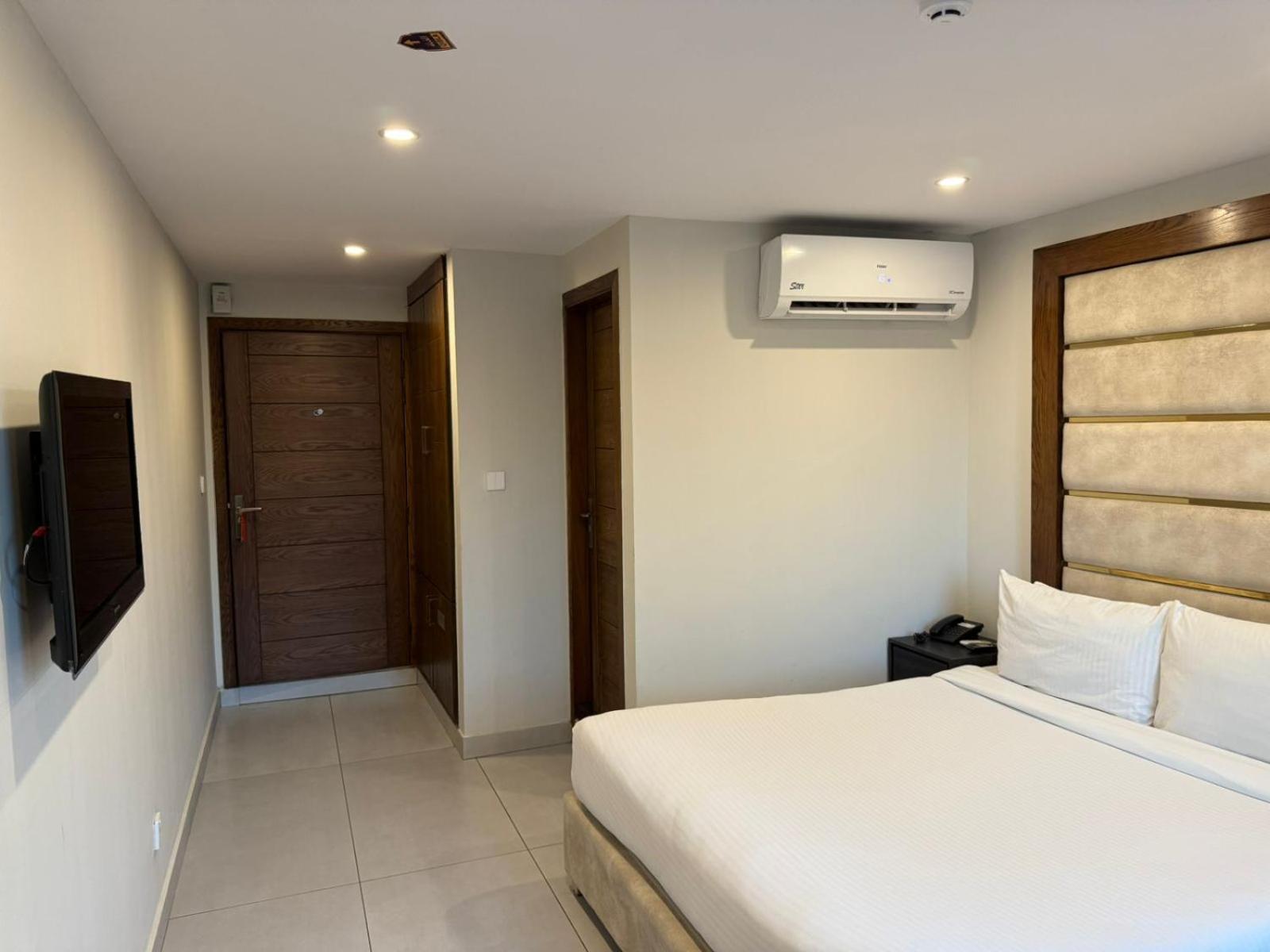 Envoy Continental Hotel Iszlámábád Kültér fotó